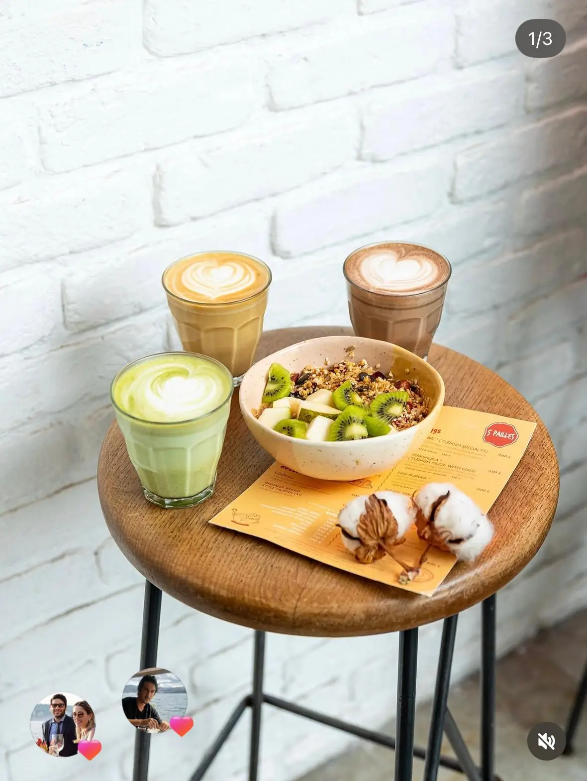 Matcha, latte, mocha and granola bowl with the 5 Pailles menu